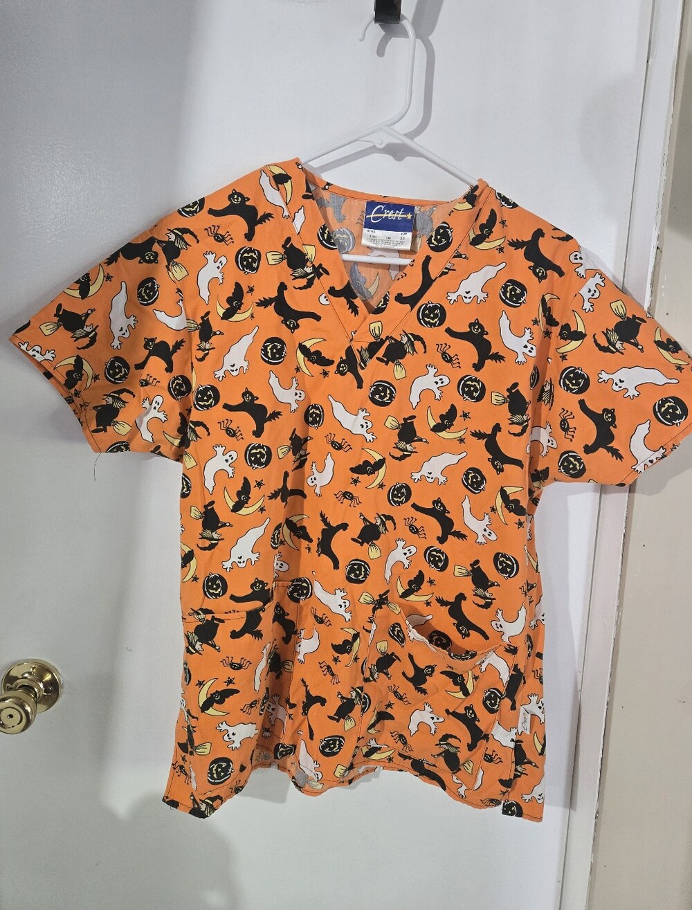 Crest Halloween Scrub Top Ghost Bats Pumpkin Print Spookycute RetroHalloween XS